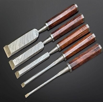wood chiselling